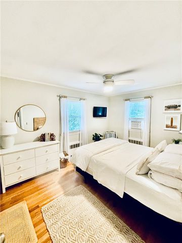 23 Sherwood Road, Middletown, RI 02842