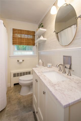 23 Sherwood Road, Middletown, RI 02842