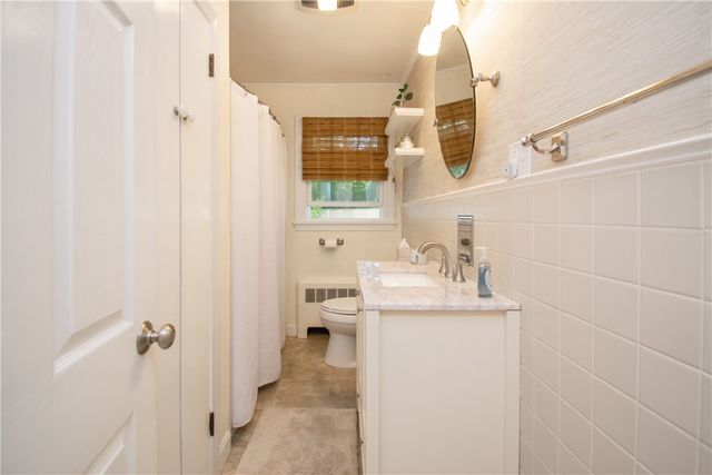 23 Sherwood Road, Middletown, RI 02842