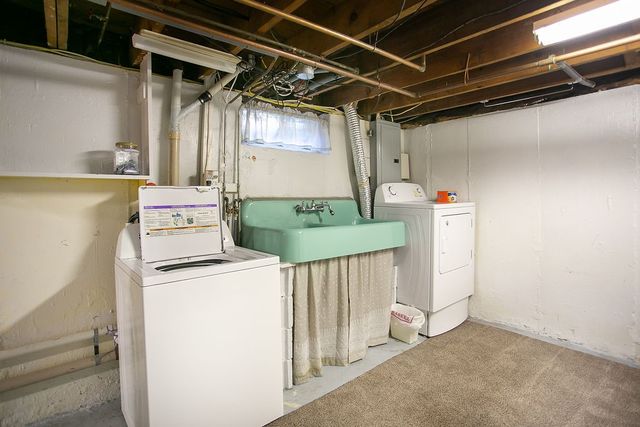 23 Sherwood Road, Middletown, RI 02842