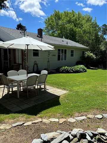 23 Sherwood Road, Middletown, RI 02842