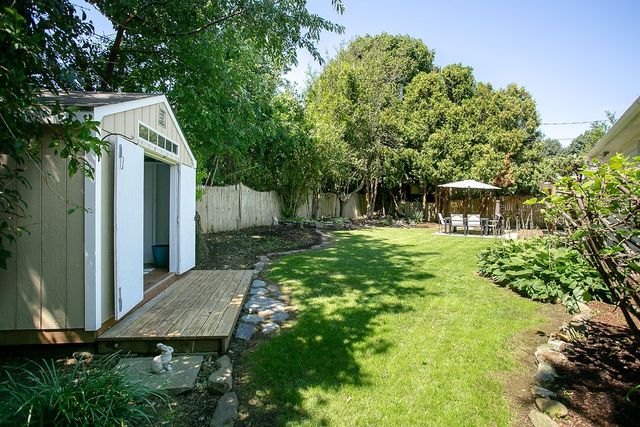 23 Sherwood Road, Middletown, RI 02842