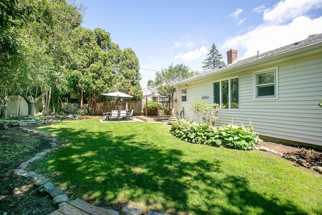 23 Sherwood Road, Middletown, RI 02842