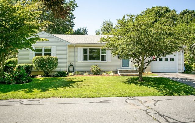 23 Sherwood Road, Middletown, RI 02842