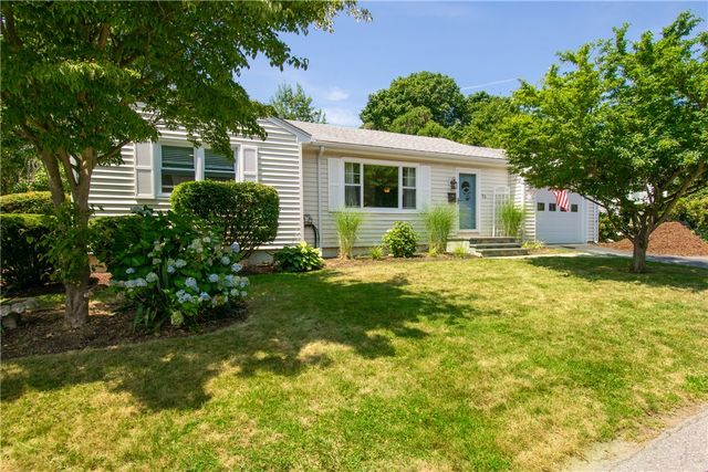 23 Sherwood Road, Middletown, RI 02842