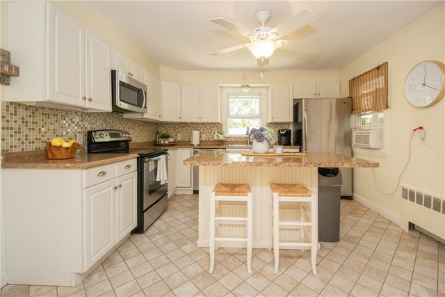 23 Sherwood Road, Middletown, RI 02842