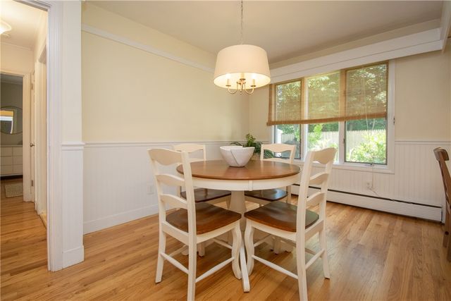23 Sherwood Road, Middletown, RI 02842