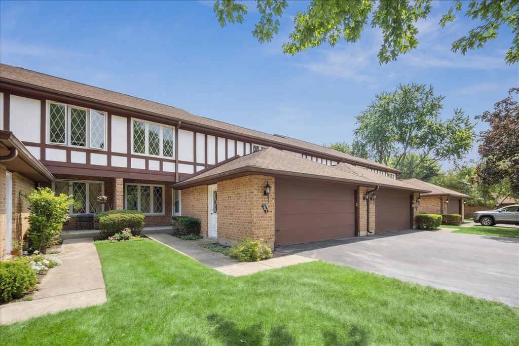 567 Cress Creek Lane, Crystal Lake, IL 60014