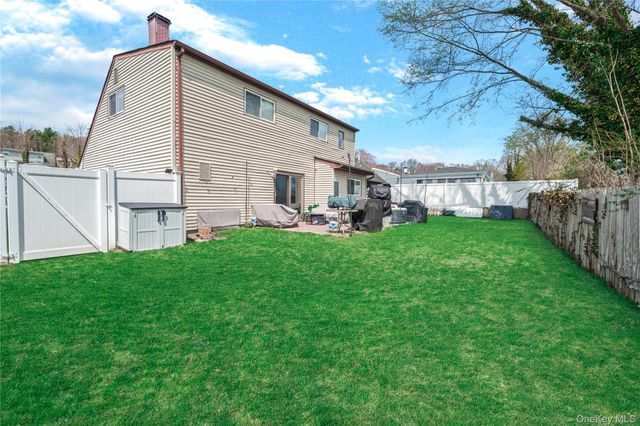 112 Rosemont Avenue, Farmingville, NY 11738