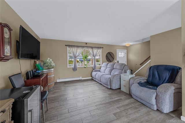112 Rosemont Avenue, Farmingville, NY 11738