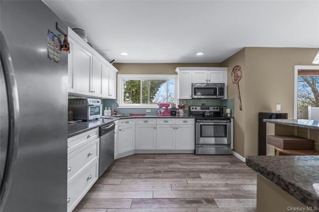 112 Rosemont Avenue, Farmingville, NY 11738
