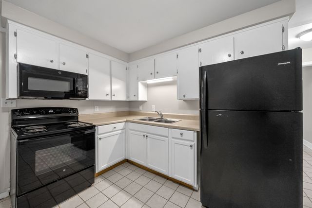 432 Circle Dr Apt D, Clarksville, TN 37043