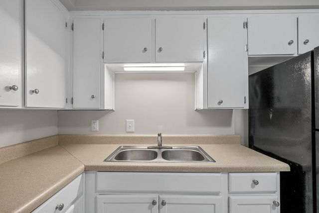 432 Circle Dr Apt D, Clarksville, TN 37043