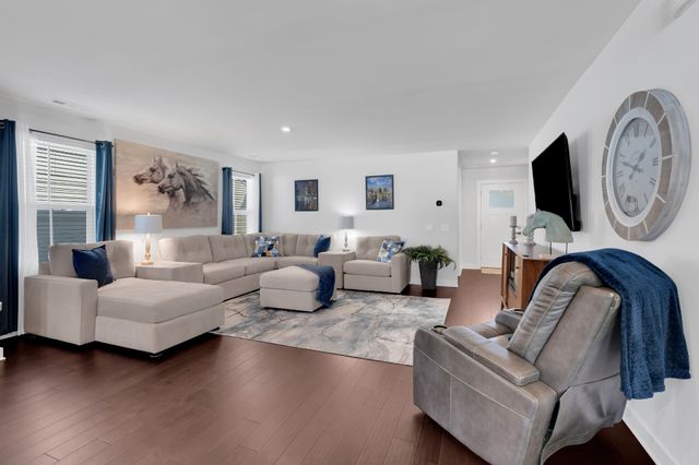 810 Rae Dr, Columbia, TN 38401