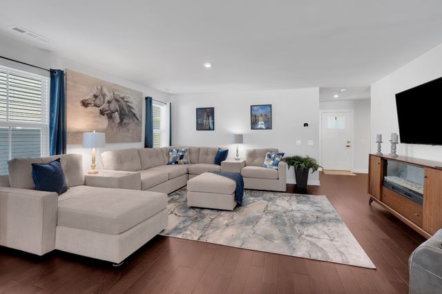 810 Rae Dr, Columbia, TN 38401