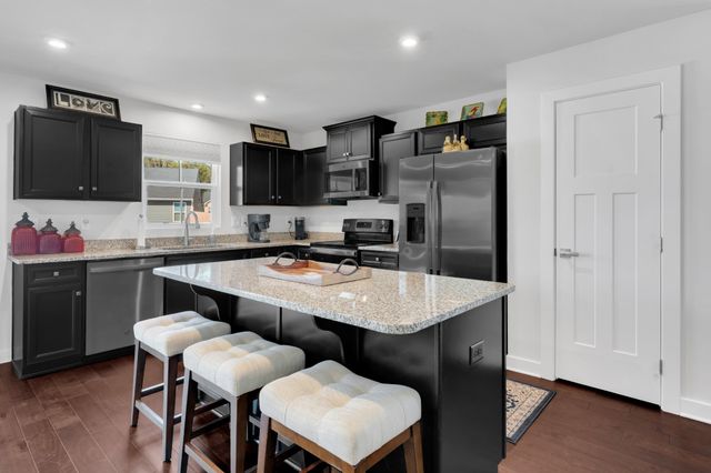 810 Rae Dr, Columbia, TN 38401