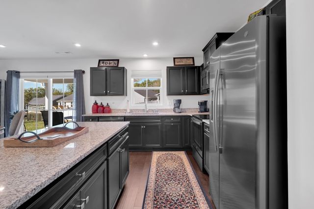 810 Rae Dr, Columbia, TN 38401