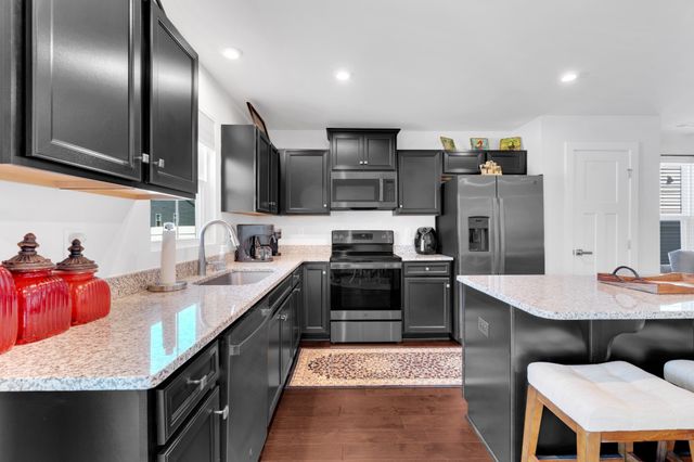 810 Rae Dr, Columbia, TN 38401