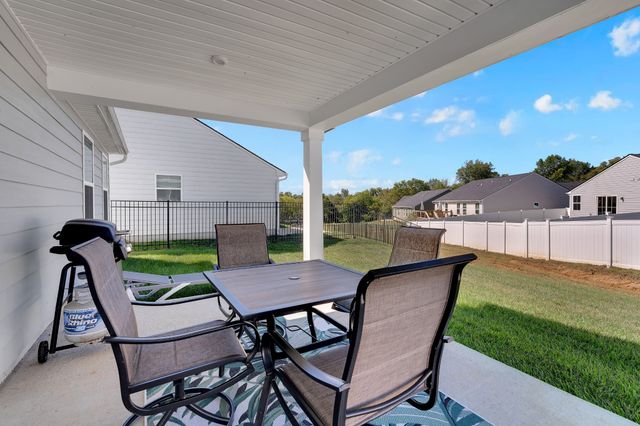 810 Rae Dr, Columbia, TN 38401