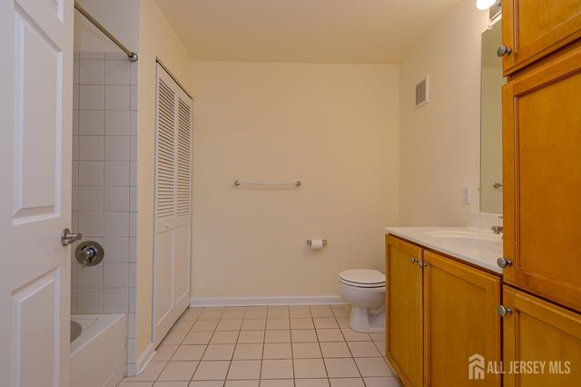 99 Liddle Avenue, Edison, NJ 08837