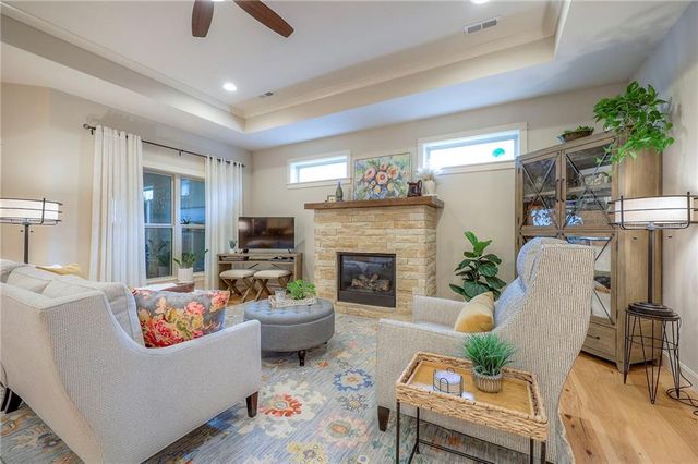 2250 Lake Pointe Dr Drive 300, Lawrence, KS 66049