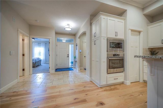 2250 Lake Pointe Dr Drive 300, Lawrence, KS 66049