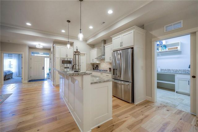 2250 Lake Pointe Dr Drive 300, Lawrence, KS 66049