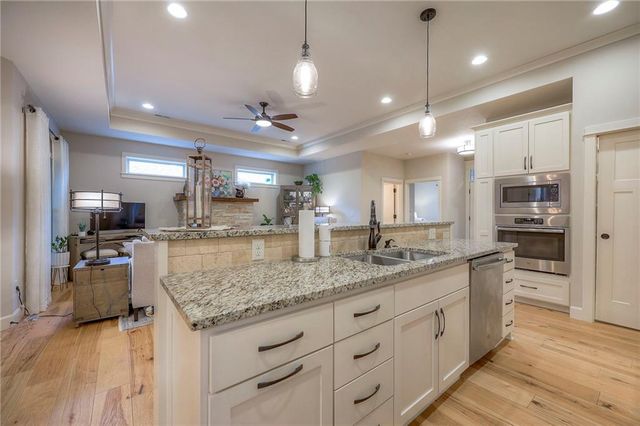 2250 Lake Pointe Dr Drive 300, Lawrence, KS 66049