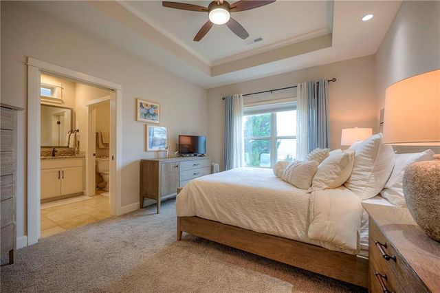 2250 Lake Pointe Dr Drive 300, Lawrence, KS 66049