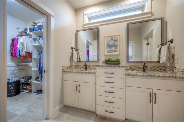 2250 Lake Pointe Dr Drive 300, Lawrence, KS 66049