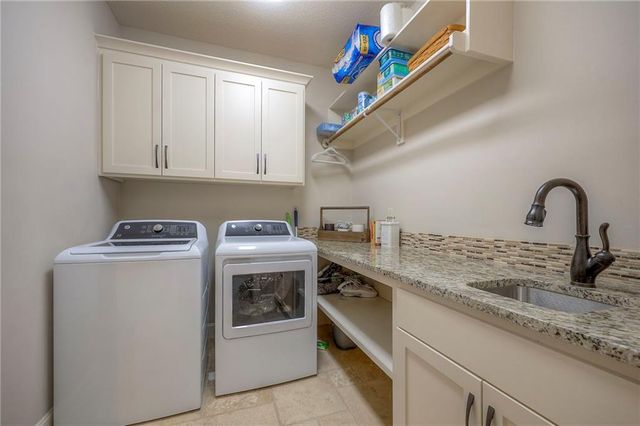 2250 Lake Pointe Dr Drive 300, Lawrence, KS 66049