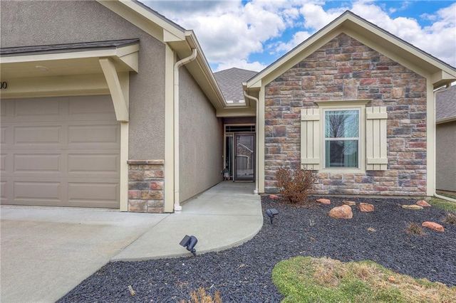 2250 Lake Pointe Dr Drive 300, Lawrence, KS 66049