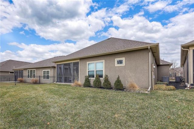 2250 Lake Pointe Dr Drive 300, Lawrence, KS 66049