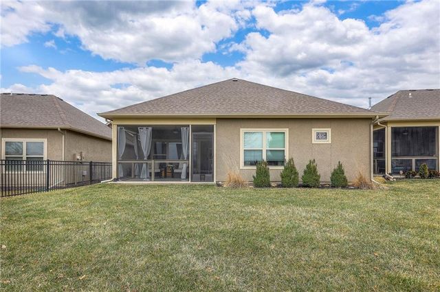 2250 Lake Pointe Dr Drive 300, Lawrence, KS 66049