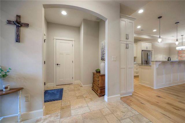 2250 Lake Pointe Dr Drive 300, Lawrence, KS 66049