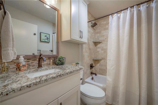 2250 Lake Pointe Dr Drive 300, Lawrence, KS 66049