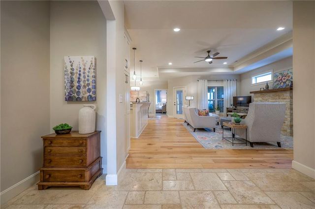 2250 Lake Pointe Dr Drive 300, Lawrence, KS 66049