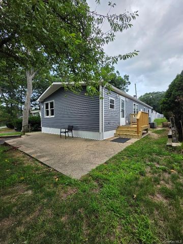 309-15 Fanning Boulevard, Riverhead, NY 11901