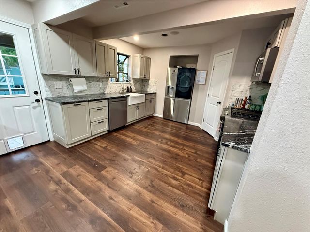 2221 Coveside Street, Kemah, TX 77565