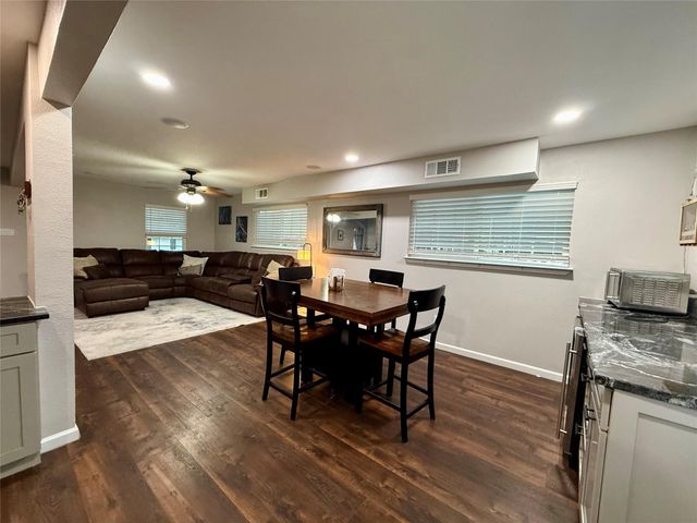 2221 Coveside Street, Kemah, TX 77565