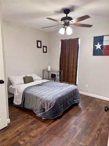 2221 Coveside Street, Kemah, TX 77565