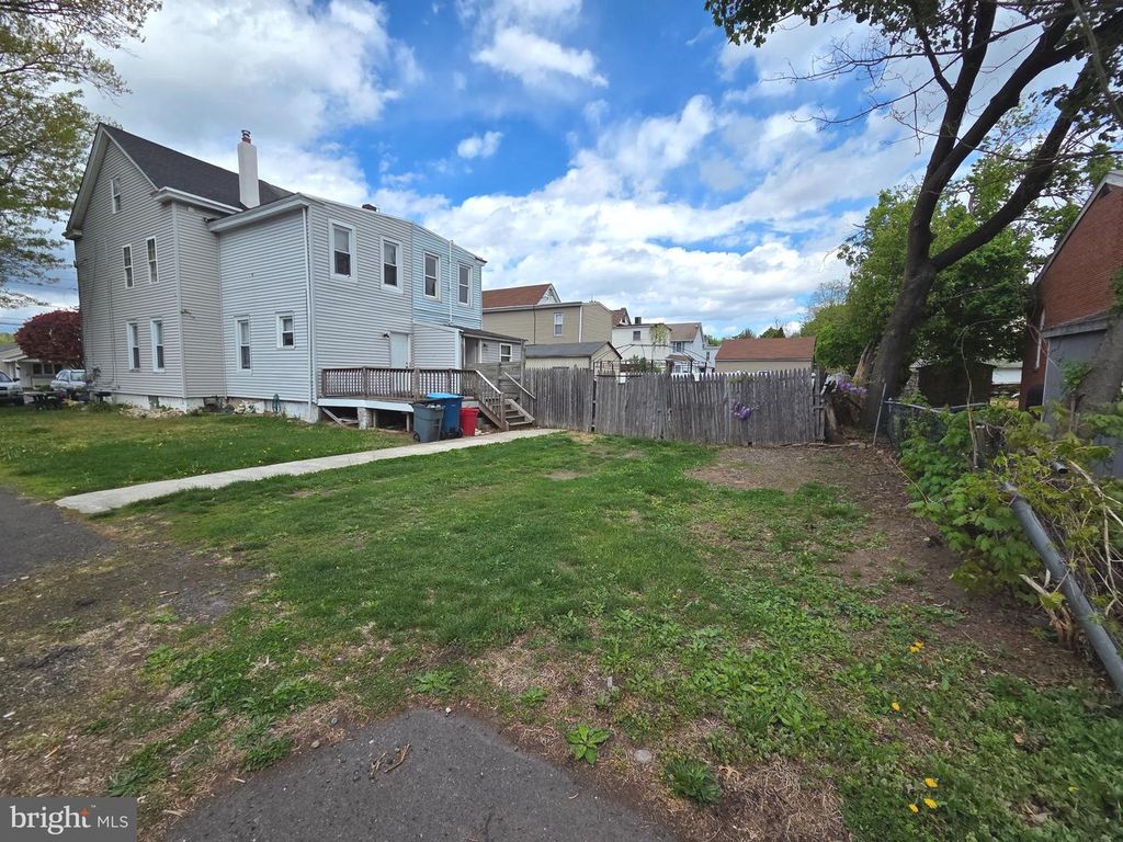 157 ROBERTSON AVE, Morrisville, PA 19067
