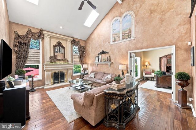 36 QUAIL HOLLOW DR, Sewell, NJ 08080