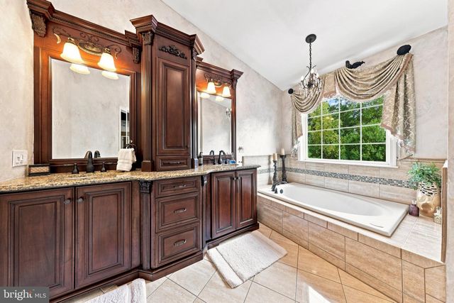 36 QUAIL HOLLOW DR, Sewell, NJ 08080