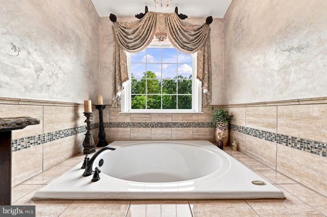 36 QUAIL HOLLOW DR, Sewell, NJ 08080