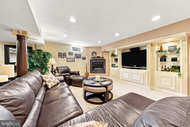 36 QUAIL HOLLOW DR, Sewell, NJ 08080