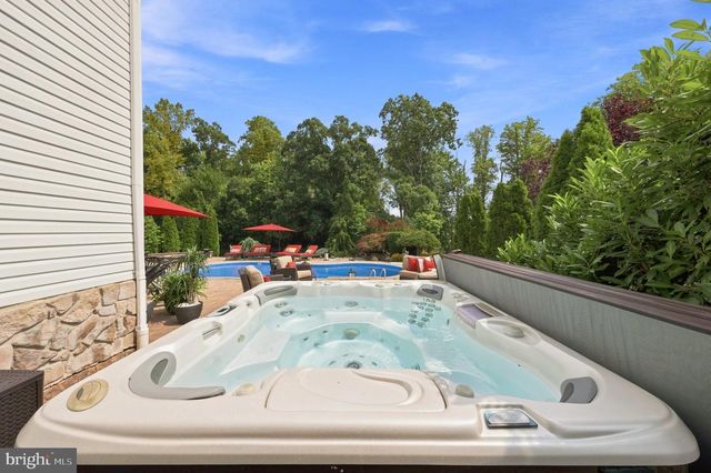 36 QUAIL HOLLOW DR, Sewell, NJ 08080