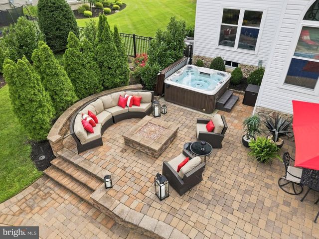 36 QUAIL HOLLOW DR, Sewell, NJ 08080