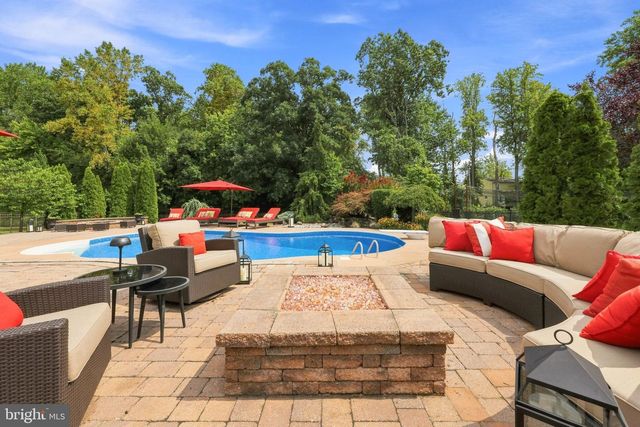 36 QUAIL HOLLOW DR, Sewell, NJ 08080