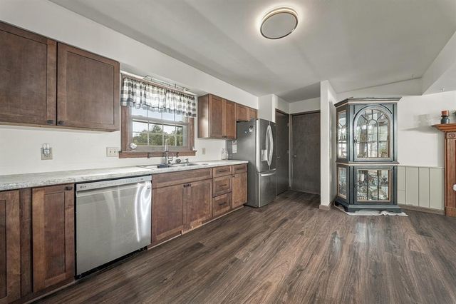 701 Leonard Drive, Eau Claire, WI 54703